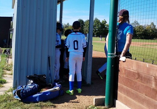 baseball-rytiri-u10-260928-dugout.jpg