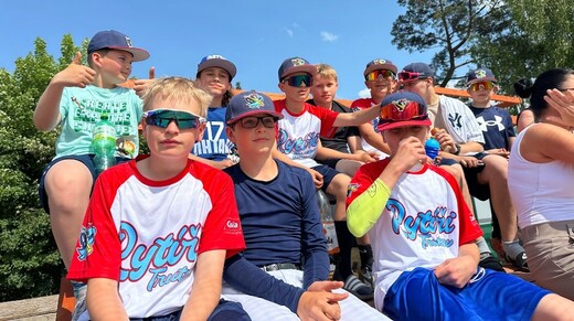 baseball-rytiri-u13-250606-2-tribuna.jpg