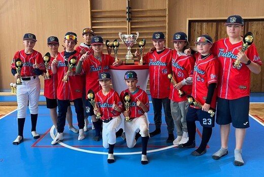 baseball-rytiri-u13-250606-6-Poháry.jpg