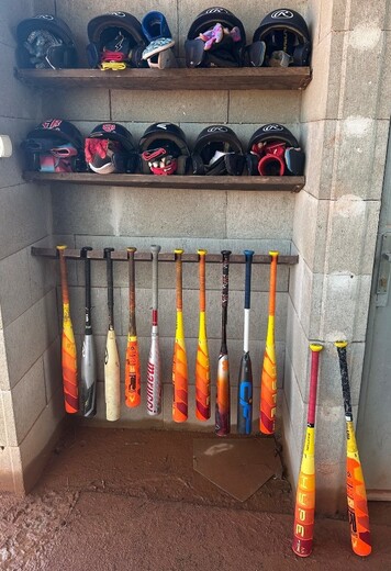 baseball-rytiri-u13-250831-3-bats.jpg