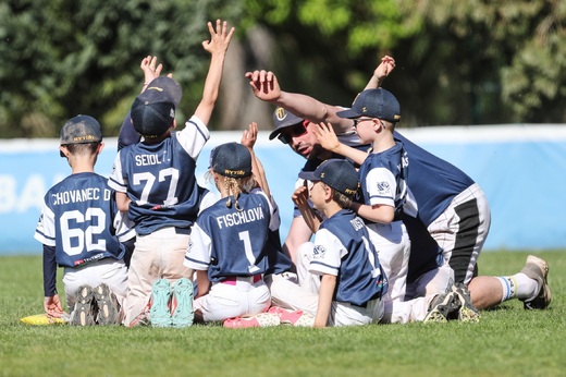 baseball-rytiri-u8-260503-porada.jpg