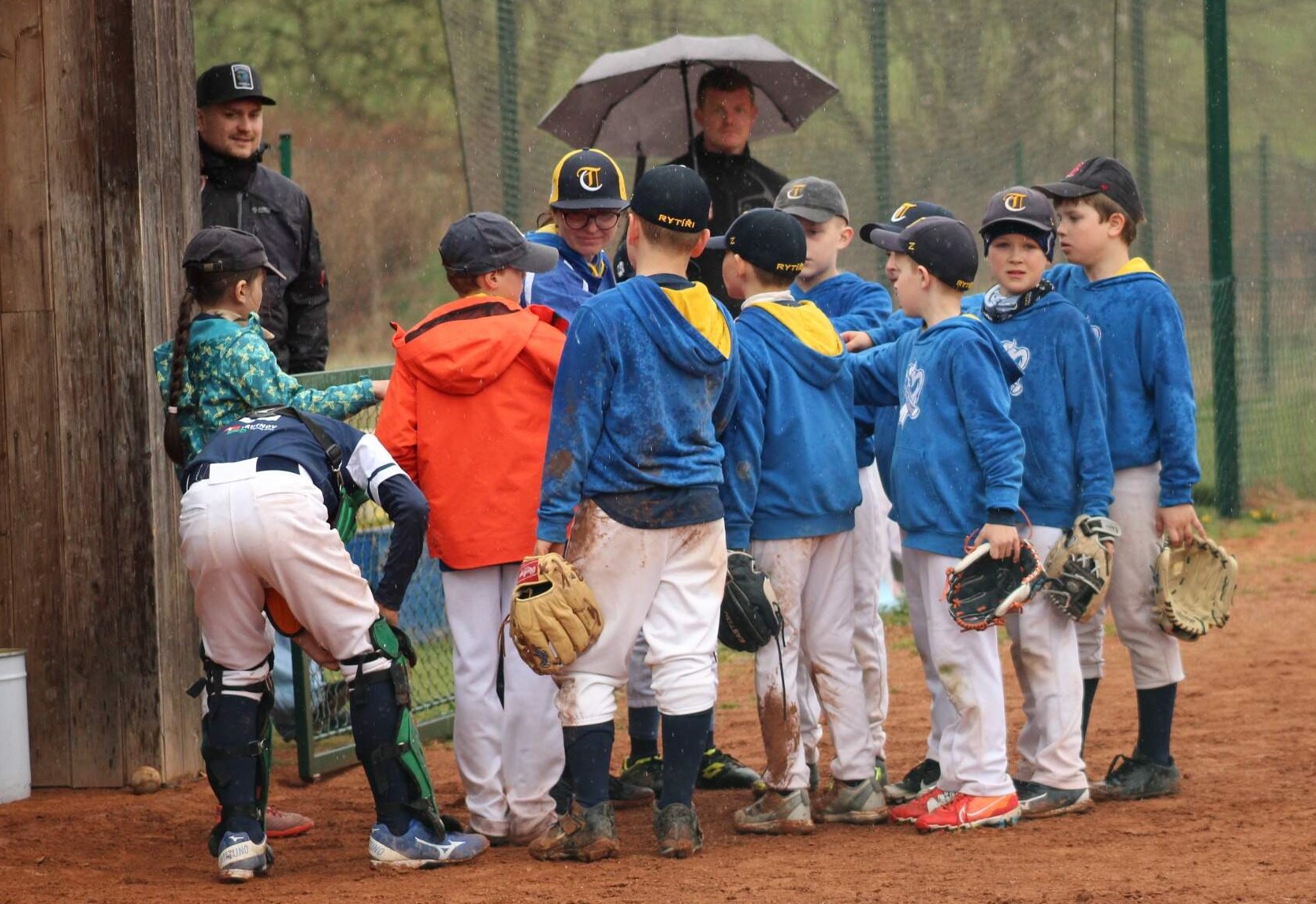 baseball-rytiri-u11-260419-rain.jpg