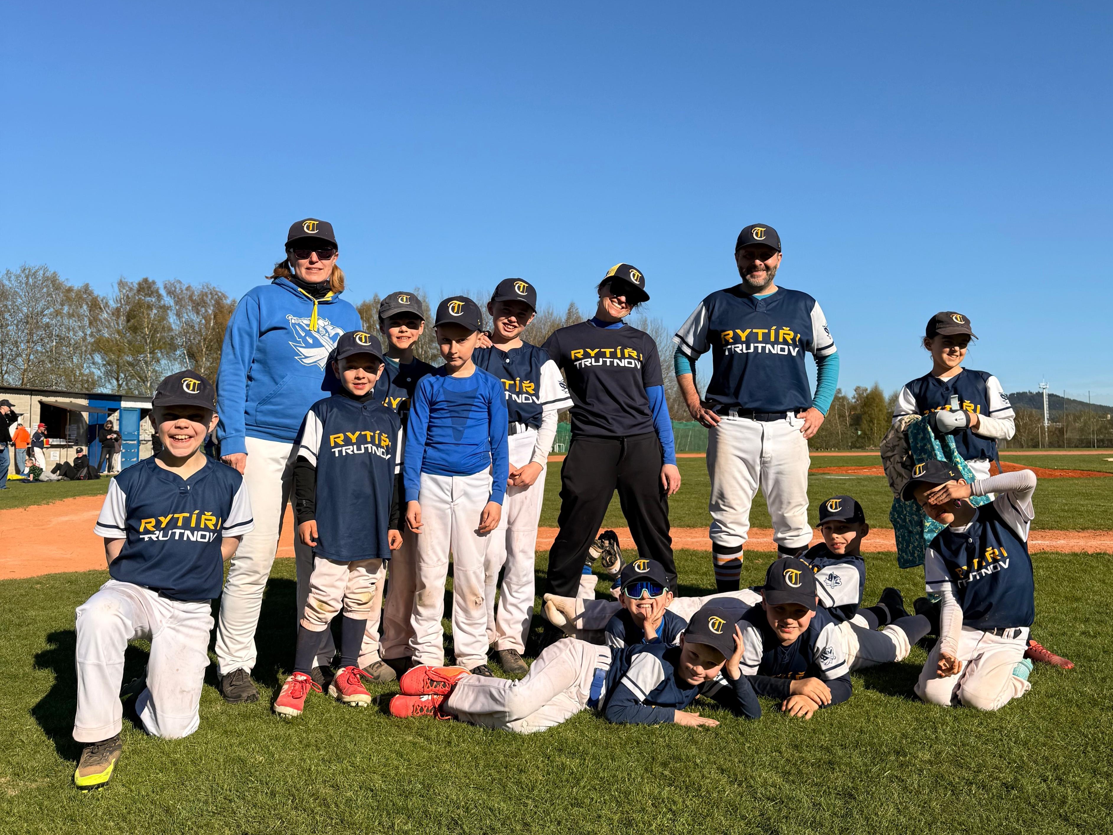 baseball-rytiri-u10-260425-team.jpg