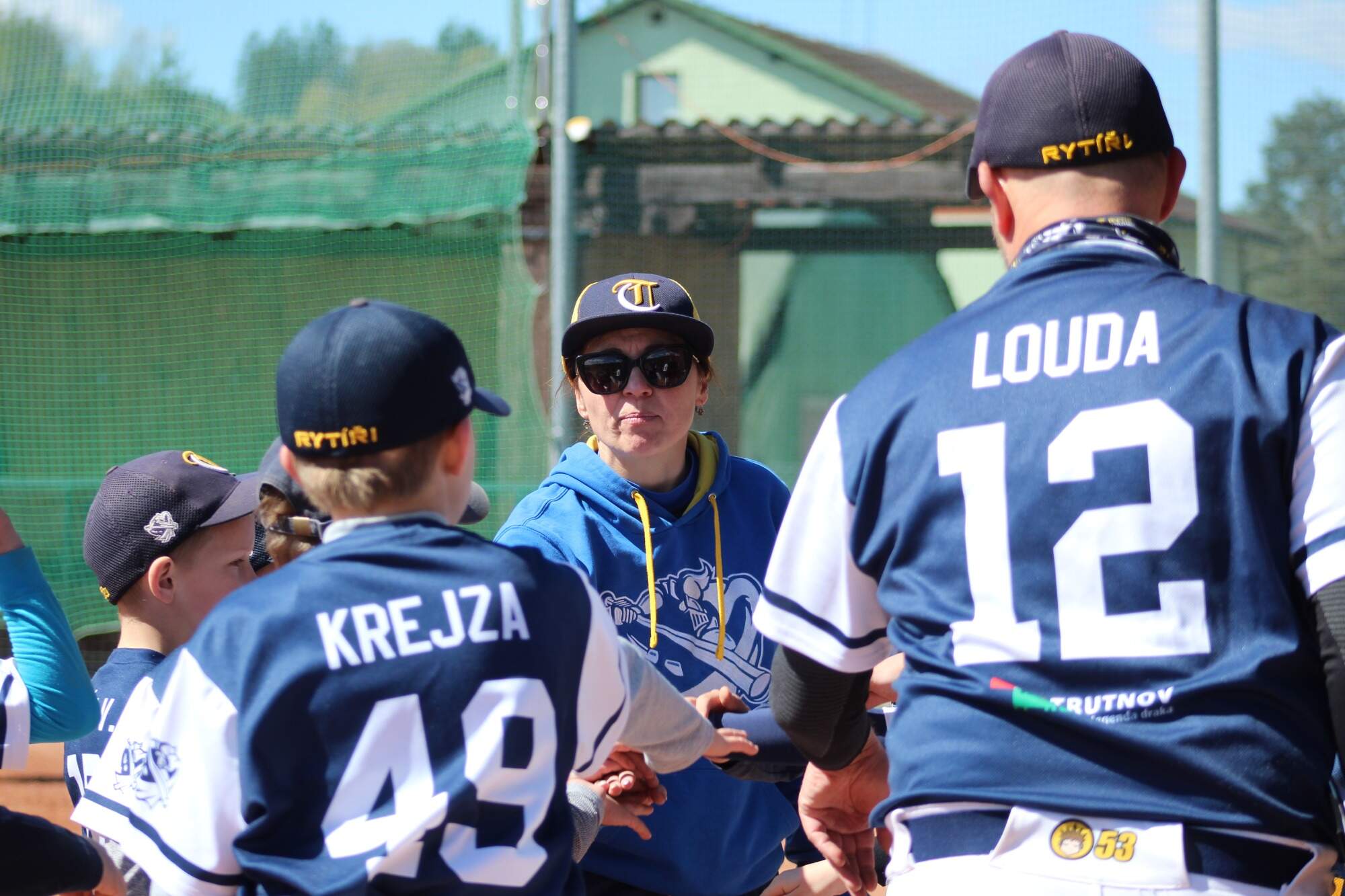baseball-rytiri-u11-260426-hands.jpg