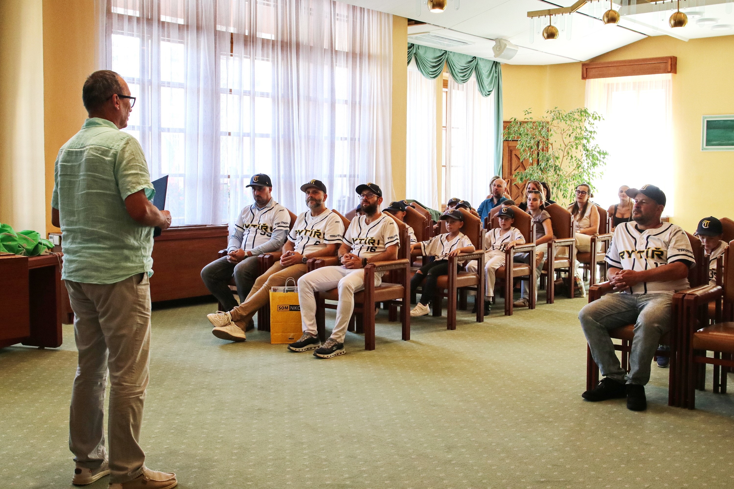 baseball-rytiri-u8-starosta-260908-projev.jpg